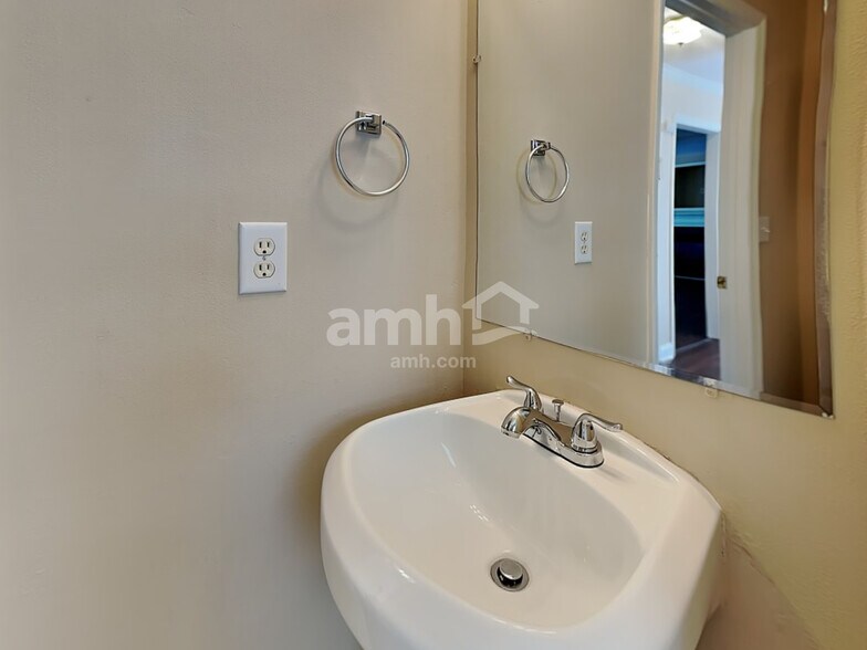 Building Photo - 4880 Manteo Ln
