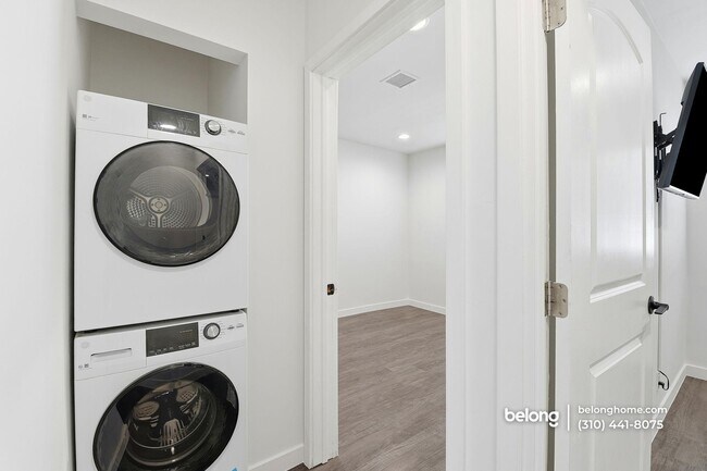 Building Photo - 17055 Gault St