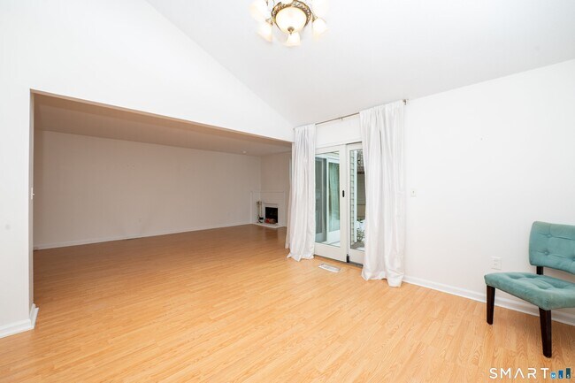 Building Photo - 42 Monticello Dr