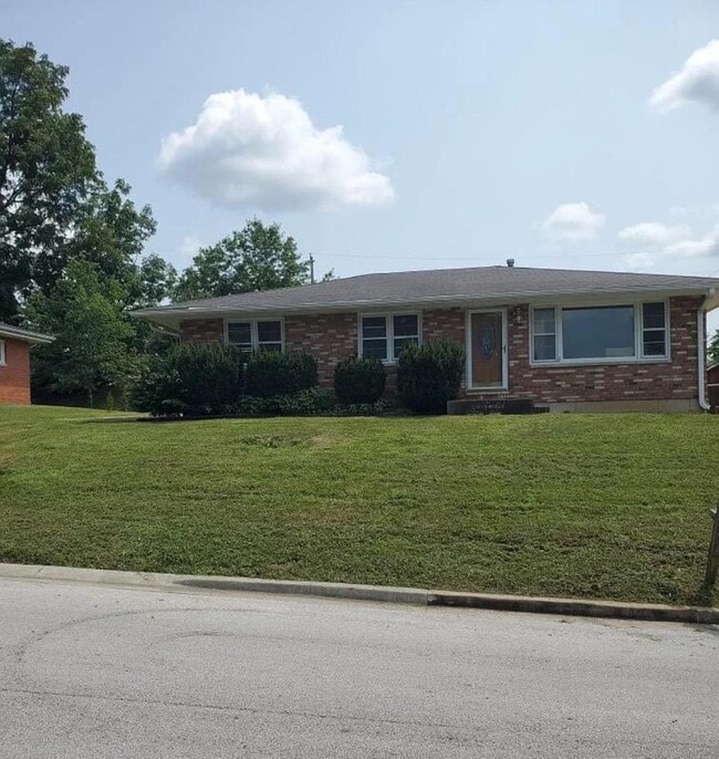 Primary Photo - 1951 Elmwood Dr E