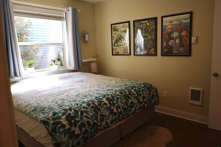 Building Photo - 712 SE 42nd Ave