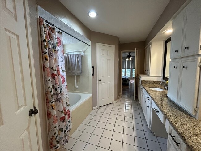 Building Photo - 17718 Surreywest Ln