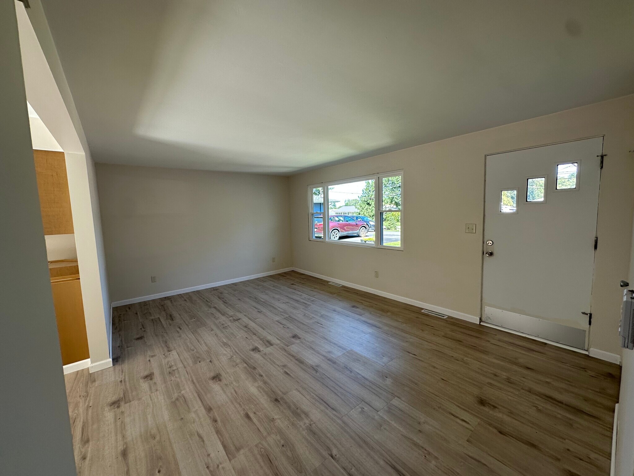 LIVING ROOM - 2218 Midland Dr