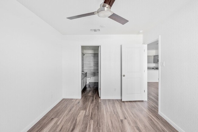 Building Photo - "Charming 3-Bedroom Retreat with Granite Countertops & Guest Suite in Killeen!"