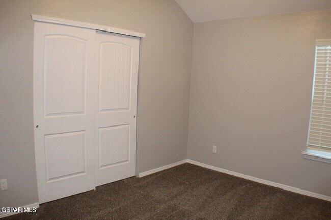 Building Photo - 1014 Rebeca Wy