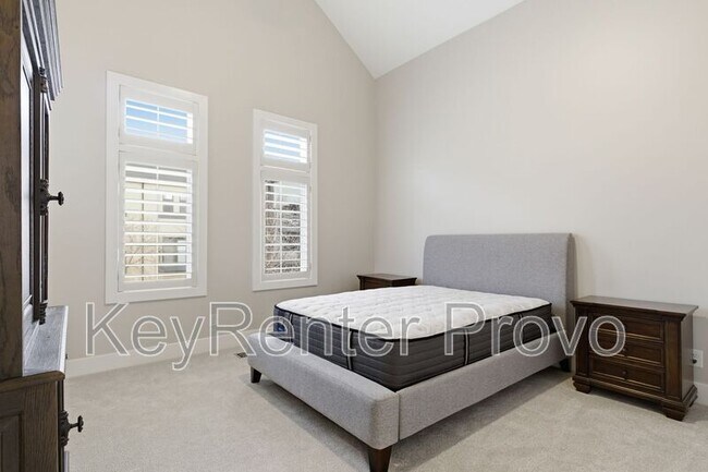 Building Photo - 5069 N River Park Way