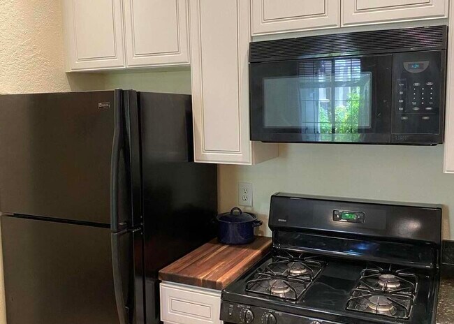 Building Photo - 50690 Santa Rosa Plz