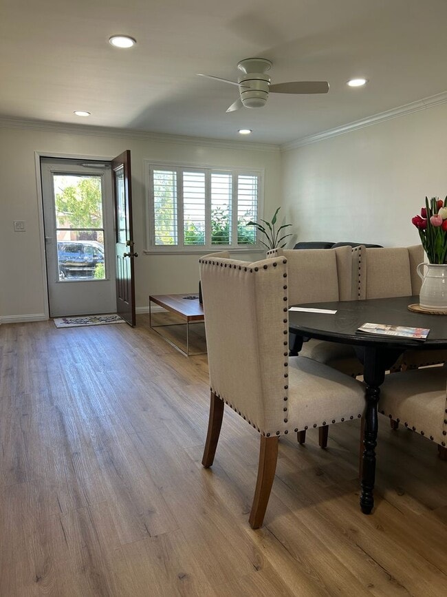 Building Photo - Beautiful 3 Bedroom 2 Bath !!