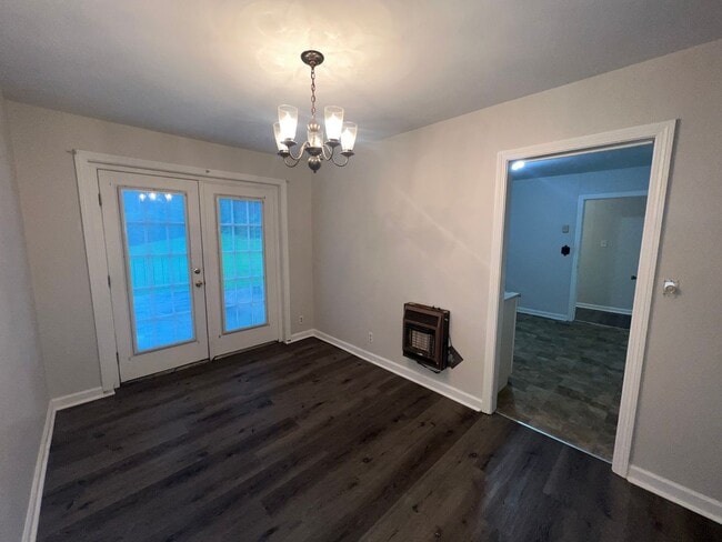 Building Photo - 4 bedroom  2 bathroom single family home