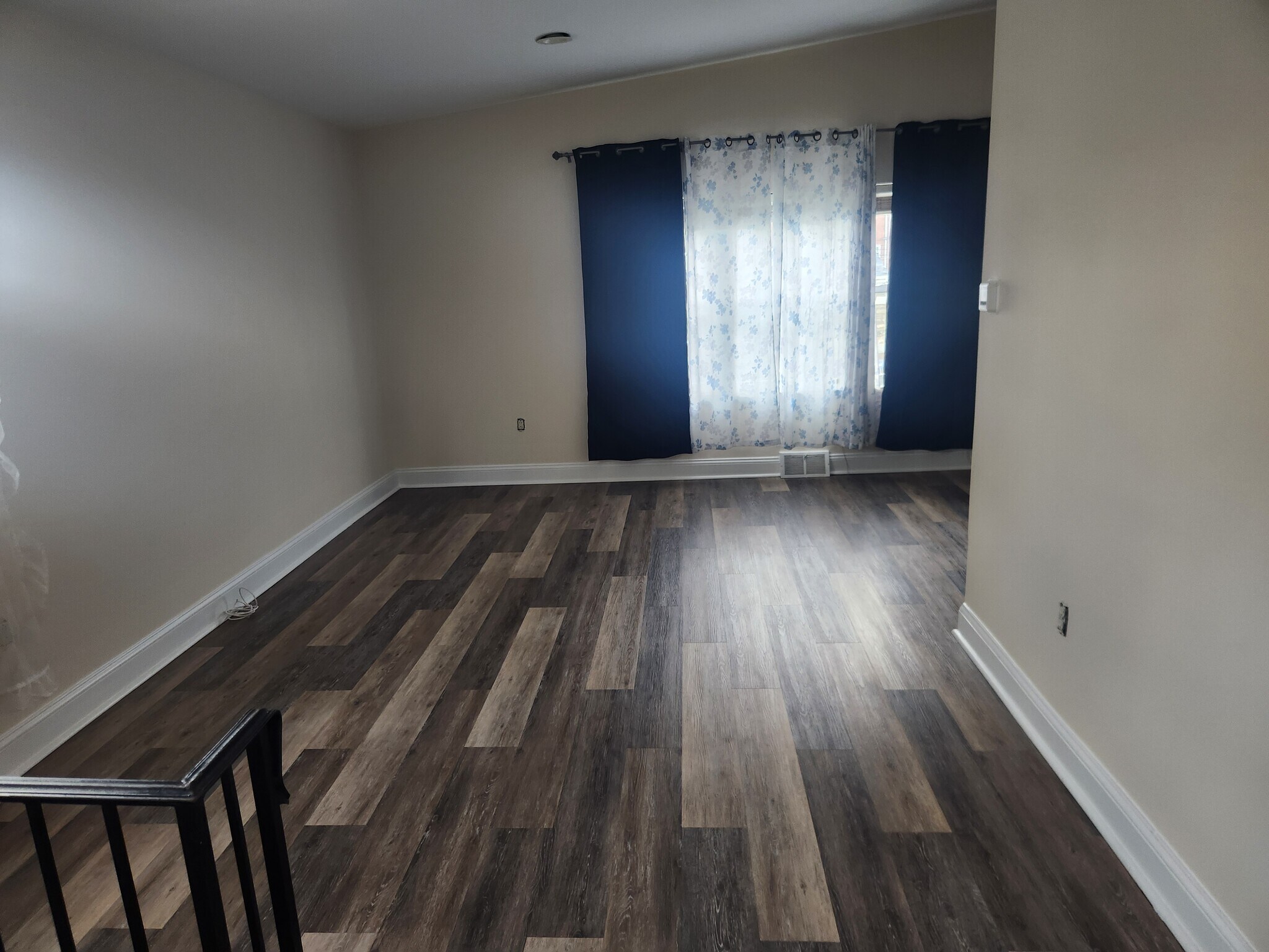 Living room - 1855 Beyer Ave