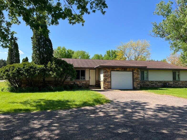 Building Photo - 545 Pine Tree Dr