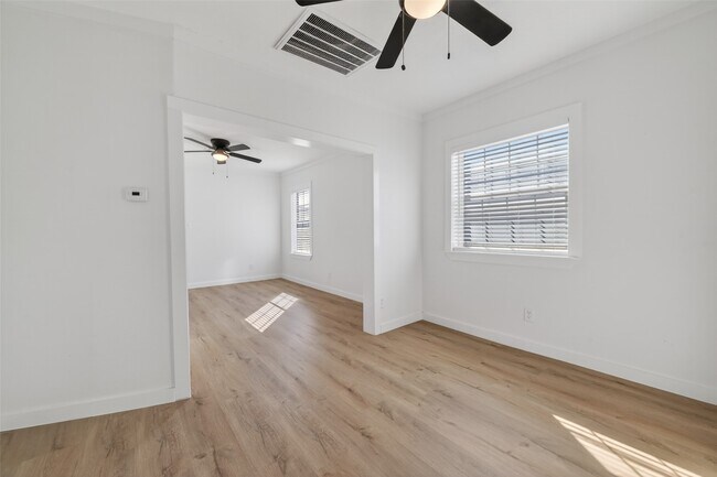 Building Photo - 2202 Hutchins St