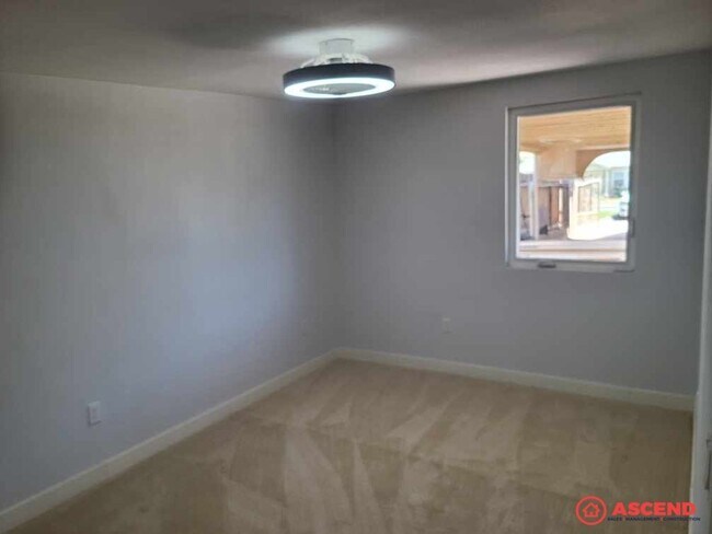 Building Photo - Charming 2-Bedroom Residence in the Heart of North Bakersfield