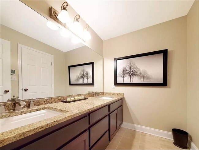 Building Photo - Gorgeous East Cobb Home with 5 bedrooms & 3.5 Bathrooms!!