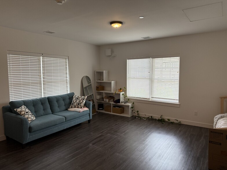 Living Space - 68 Park Ave