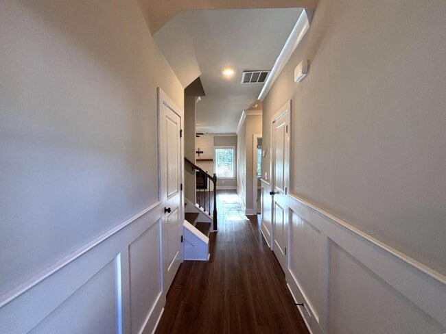 Building Photo - 173 Russell Way