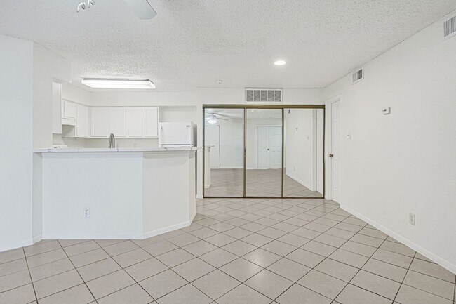 Building Photo - 2300 Old Spanish Trl