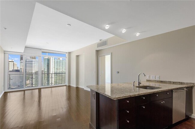 Building Photo - 3325 Piedmont Rd NE