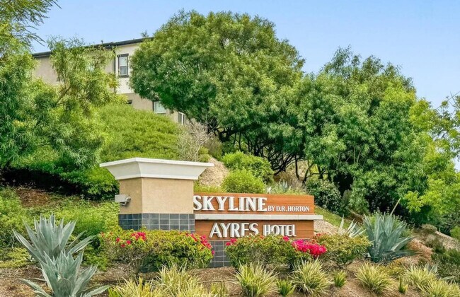 Building Photo - 2124 Solara Ln