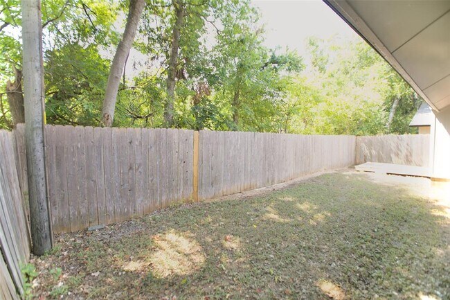 Building Photo - 9803 Meadowheath Dr