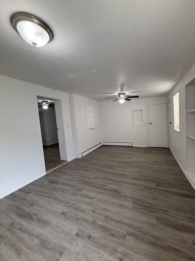 Building Photo - 521 Savoy Ave