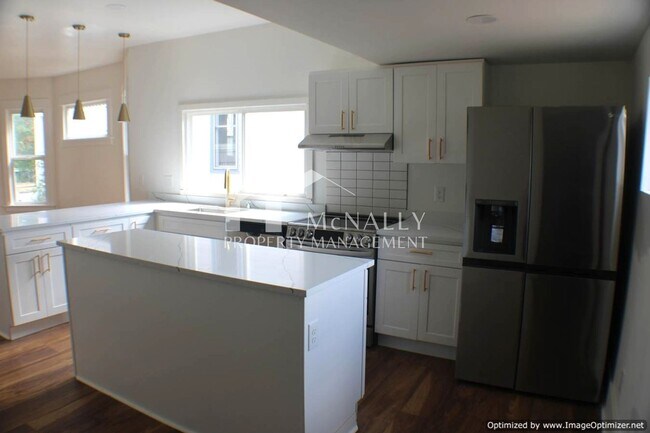 Building Photo - Newly Remodeled 3 Bedroom 2 Bathroom Home ...