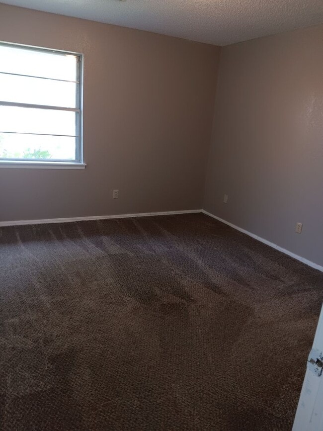 Building Photo - Spacious 5-Bedroom Home with Fresh Modern Updates in Midwest City