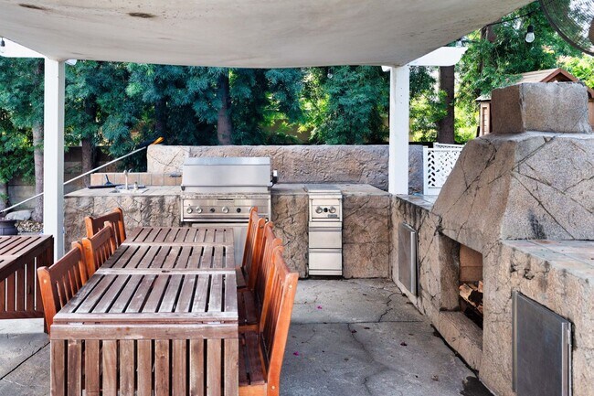 Building Photo - 8240 Sheffield Rd