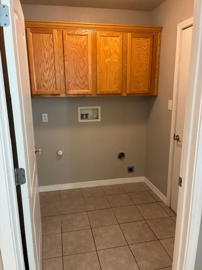 Building Photo - 2104 Hali Ln