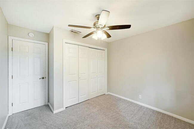 Building Photo - 8903 Piney Point Dr