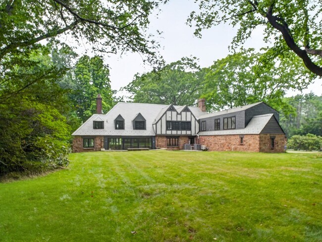 Building Photo - 1085 Ridge Rd