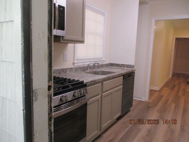 Building Photo - 2032 Rector Dr SW