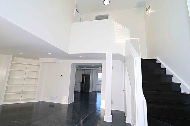 Building Photo - 6337 Roosevelt Rd