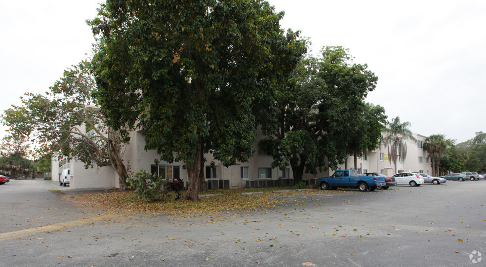 Building Photo - The Waterford Apartments