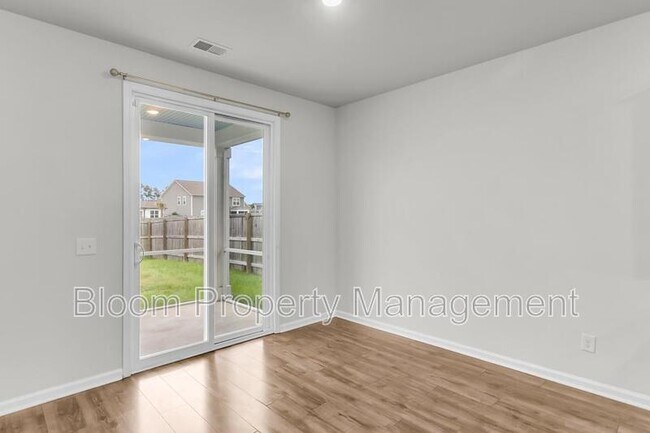 Building Photo - 227 Shortmarsh St