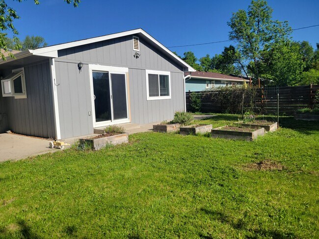 Building Photo - 524 N Impala Dr
