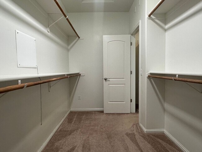 Building Photo - Seven Oaks Highgate Gated Community - READ...