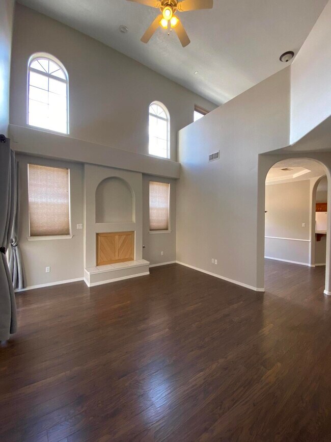 Building Photo - 7305 Peregrine Rd NE