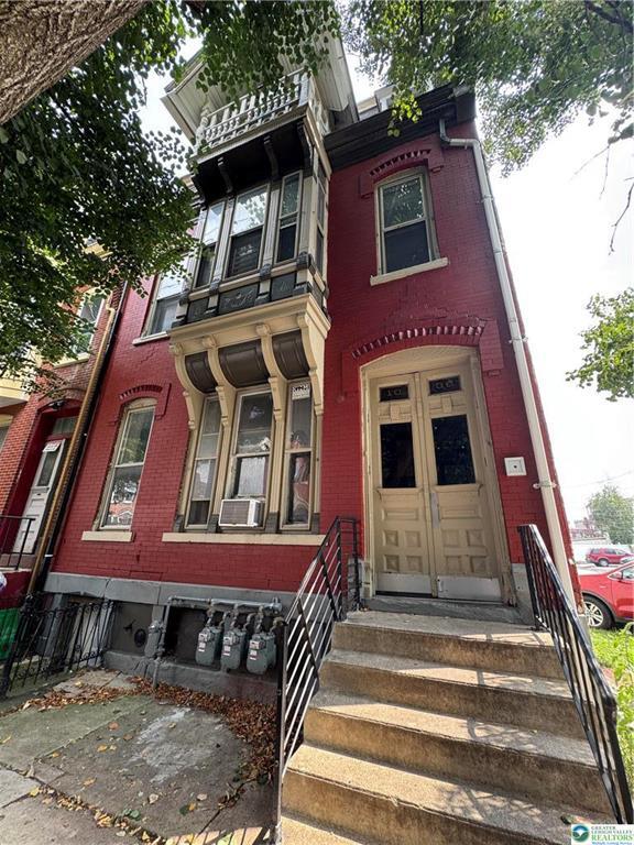 Primary Photo - 1036 Linden St