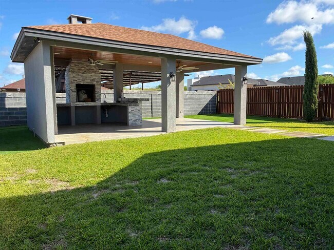 Building Photo - 1622 Bilbao Drive