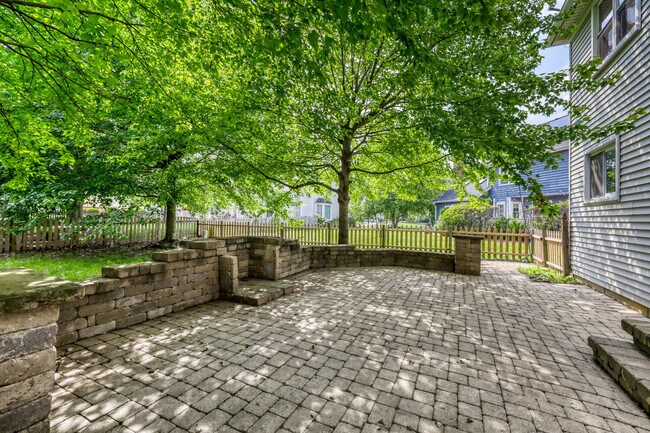 Building Photo - 2805 Breckenridge Cir