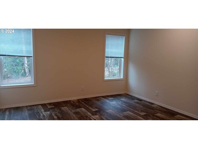 Building Photo - 348 N Falcon St