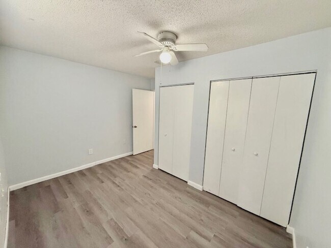 Building Photo - 308 Miracle Strip Pkwy SW
