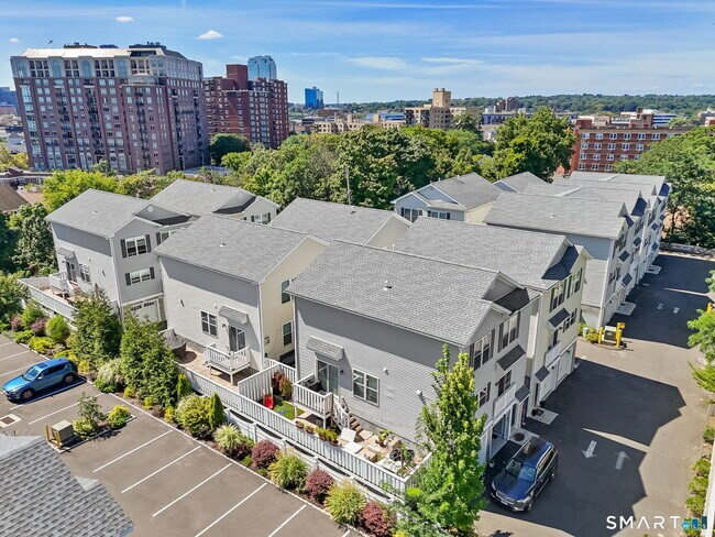 Building Photo - 27 Terrace Pl