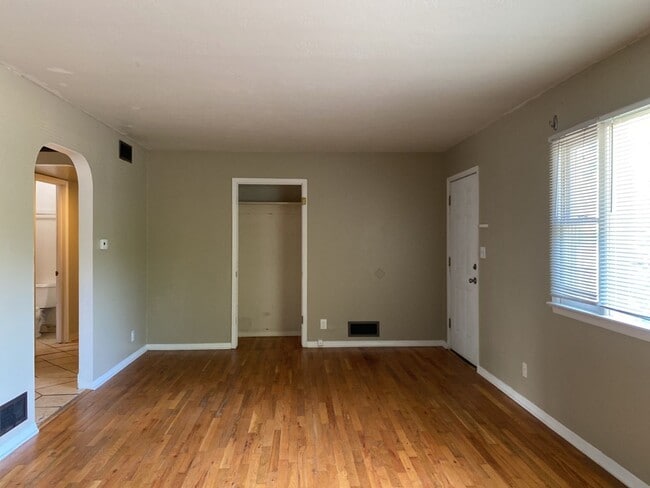 Building Photo - STUDENTS WELCOME! Ranch Home w/ Finished Basement, Fenced Yard and Two Kitchens