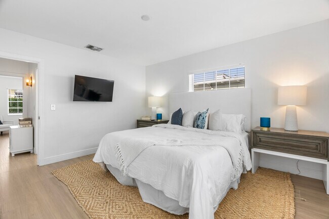 Building Photo - 240 Santa Lucia Dr