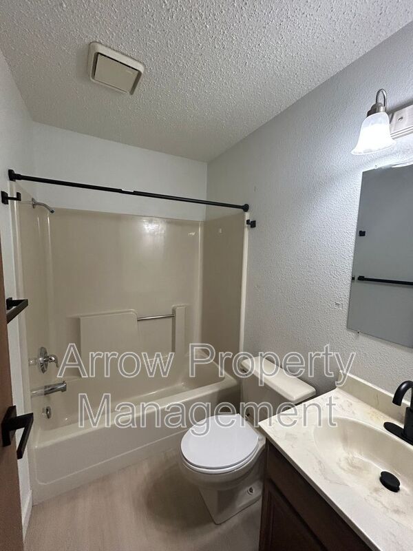 Building Photo - 205 E Arbor Ave