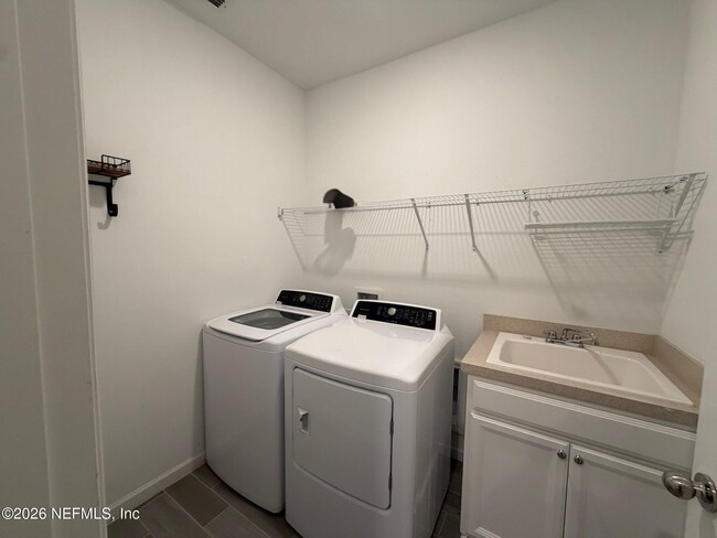 Building Photo - 7212 Calamint Ave