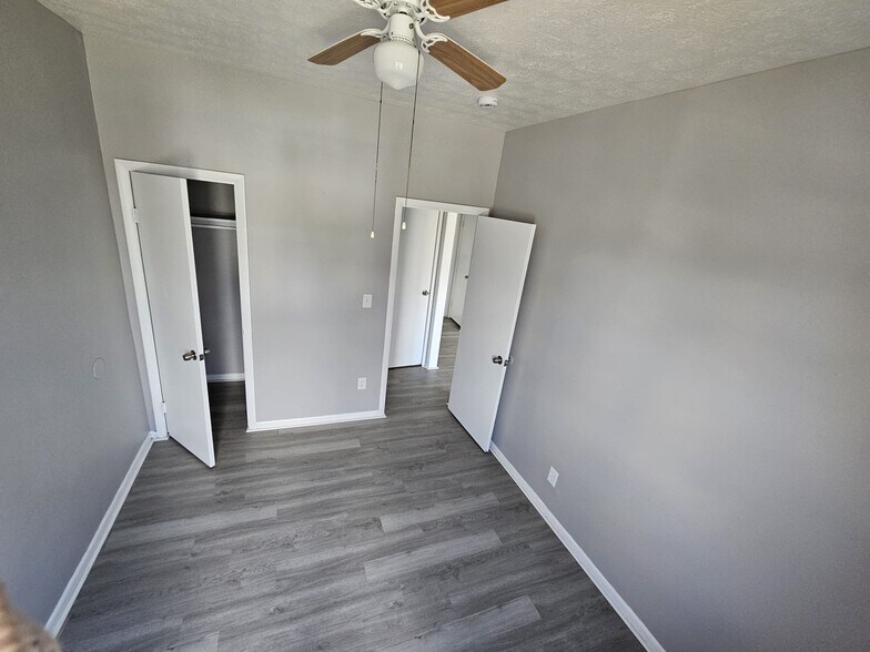 Building Photo - 392 E 147th St