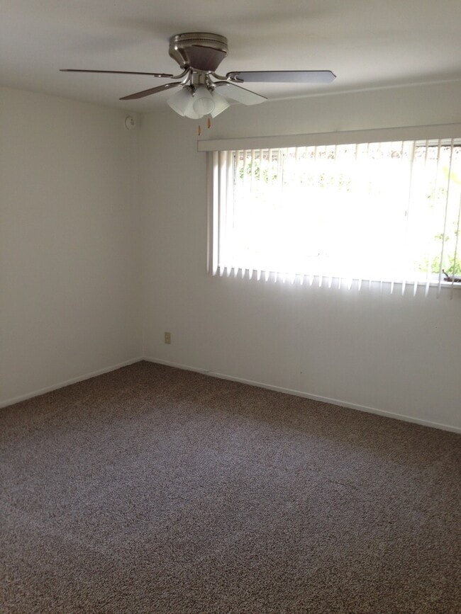 Building Photo - Hillside Home with Ocean Views!!
